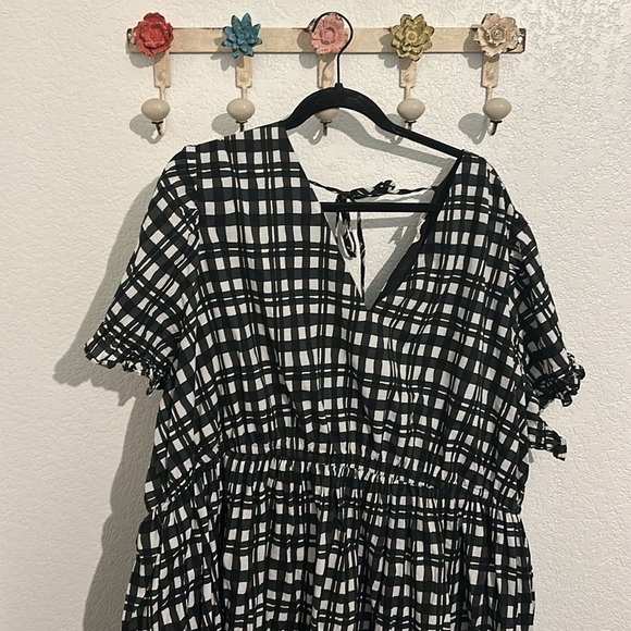 Dress - Picture 2 of 4